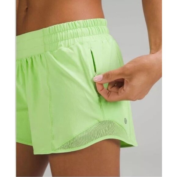 Lululemon NWTHotty Hot Low-Rise Lined Short 4" Scream Green Light/SIZE-4